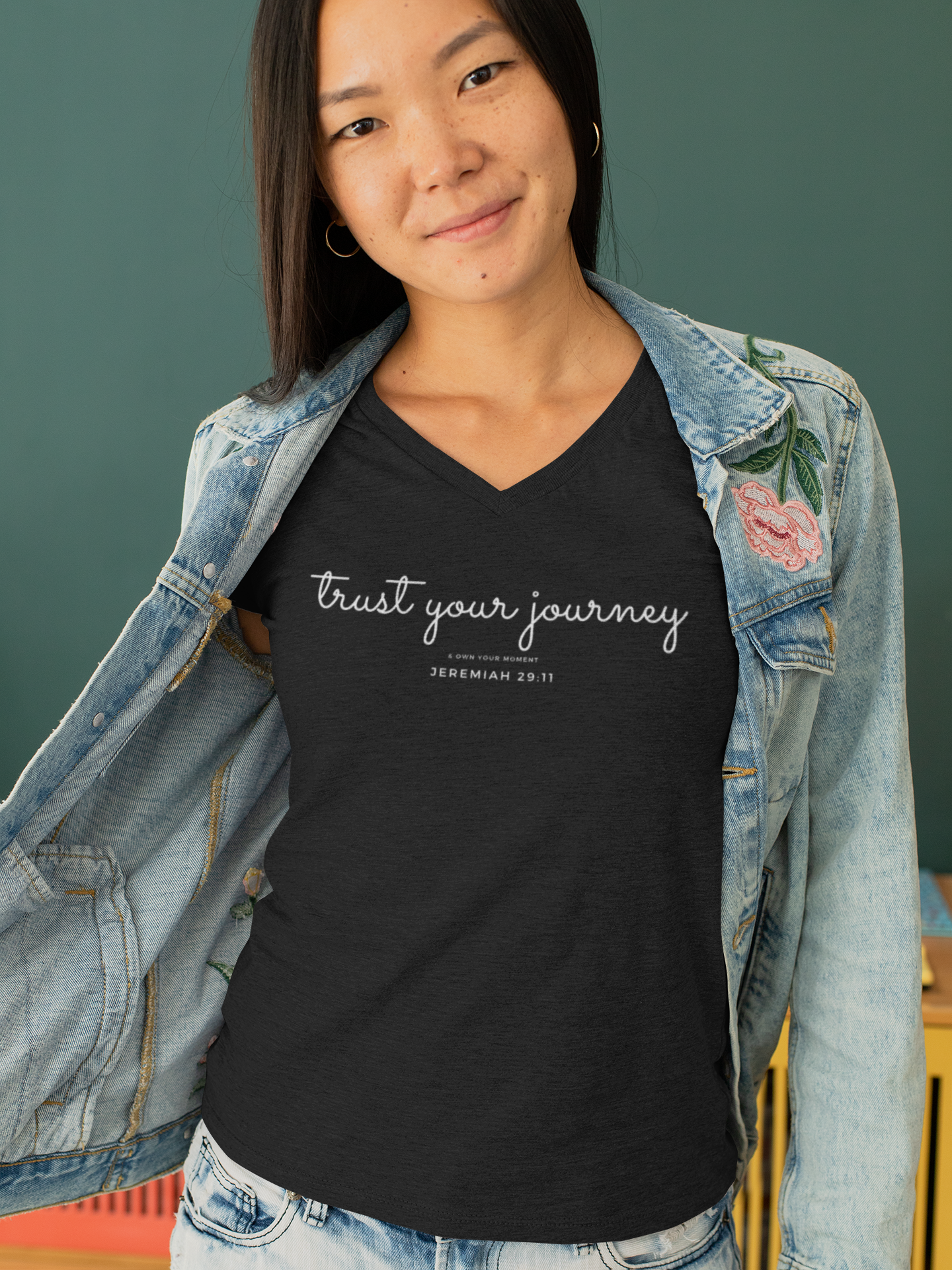 TRUST YOUR JOURNEY Jeremiah 29:11 V-Neck T-Shirt